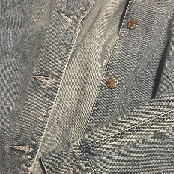 PrettyLittleThing Light Wash Denim Jacket - Picture 3 of 3